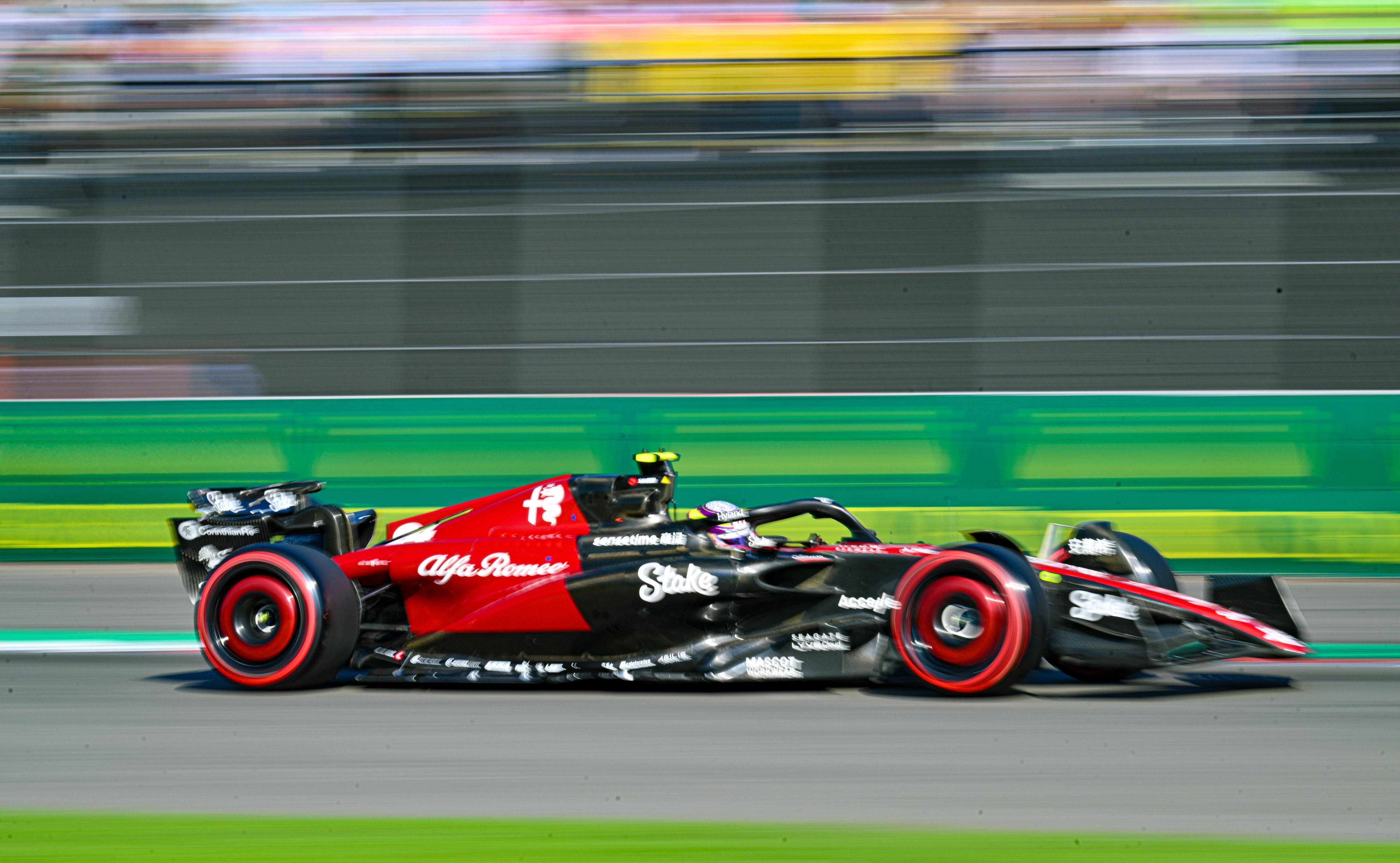 阿斯顿马丁横扫梅赛德斯，周冠宇带队取胜