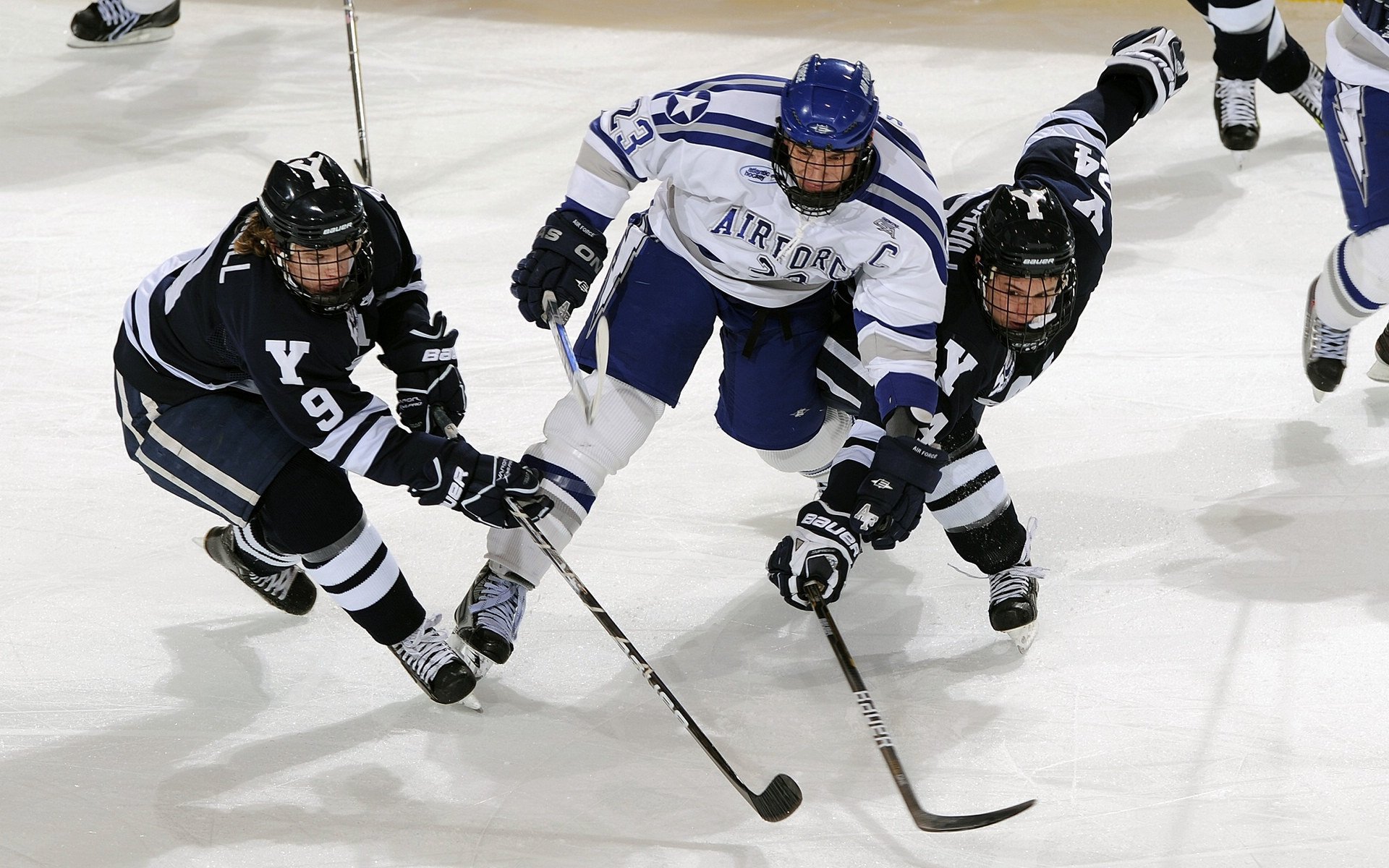 绿茵场上的地缘寓言，当伊朗打穿皇马，凯恩如何成为关键先生